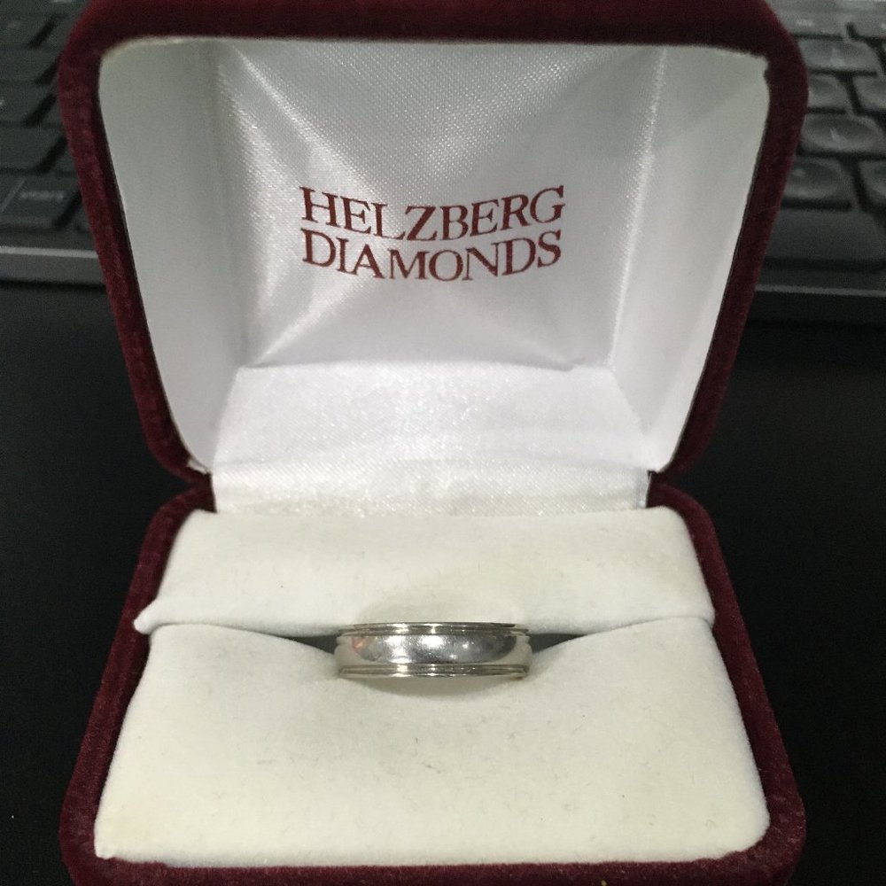 Platinum Band Size 4 (14.8mm across)